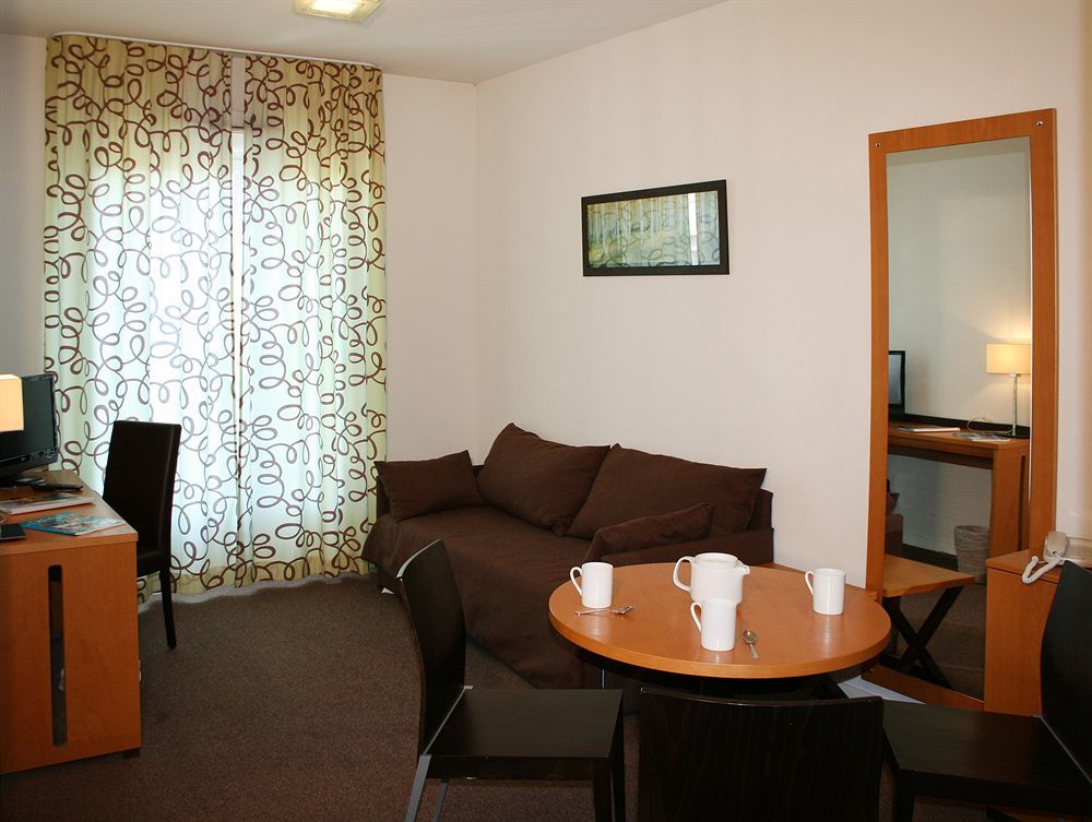 Appart'Hotel Odalys City - Bioparc Lyon Est Лион Екстериор снимка